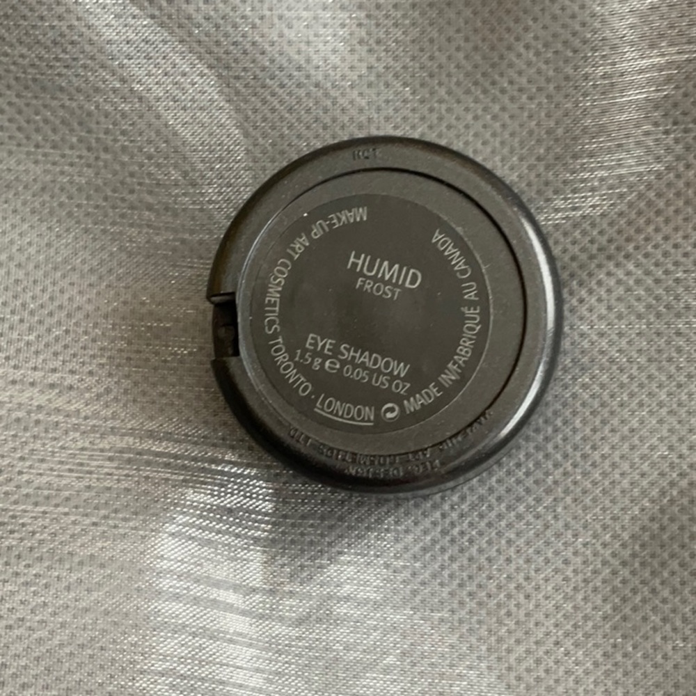 MAC Humid Eyeshadow - Picture 2 of 4